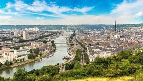 Tuesday. Rouen – English Channel – Canterbury – London